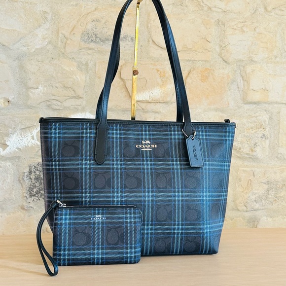Coach Signature CC Plaid zip city tote handbag&wristlet Authentic NWT - Picture 2 of 14